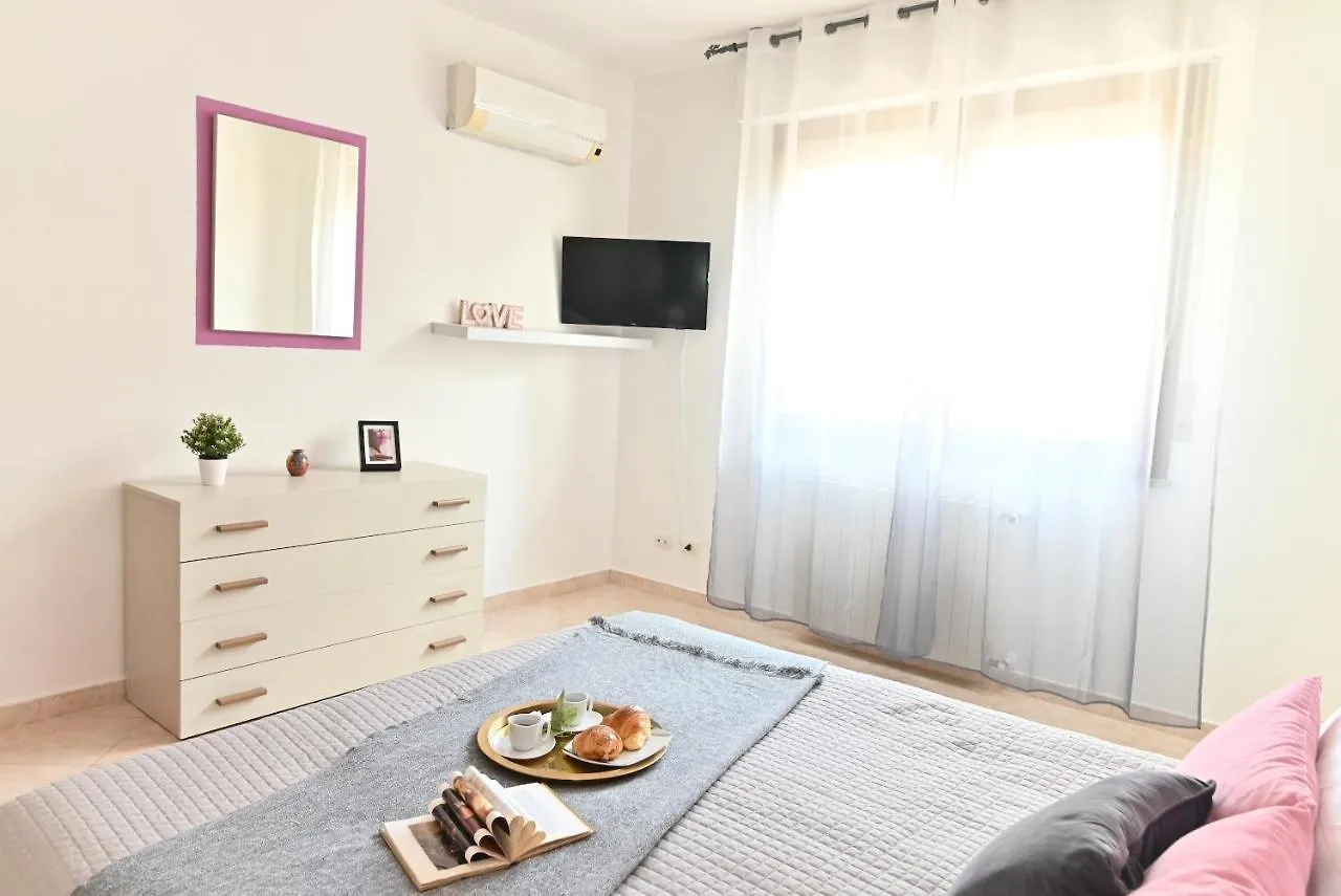 Izzhome Njoy Pula 0*,  Italy