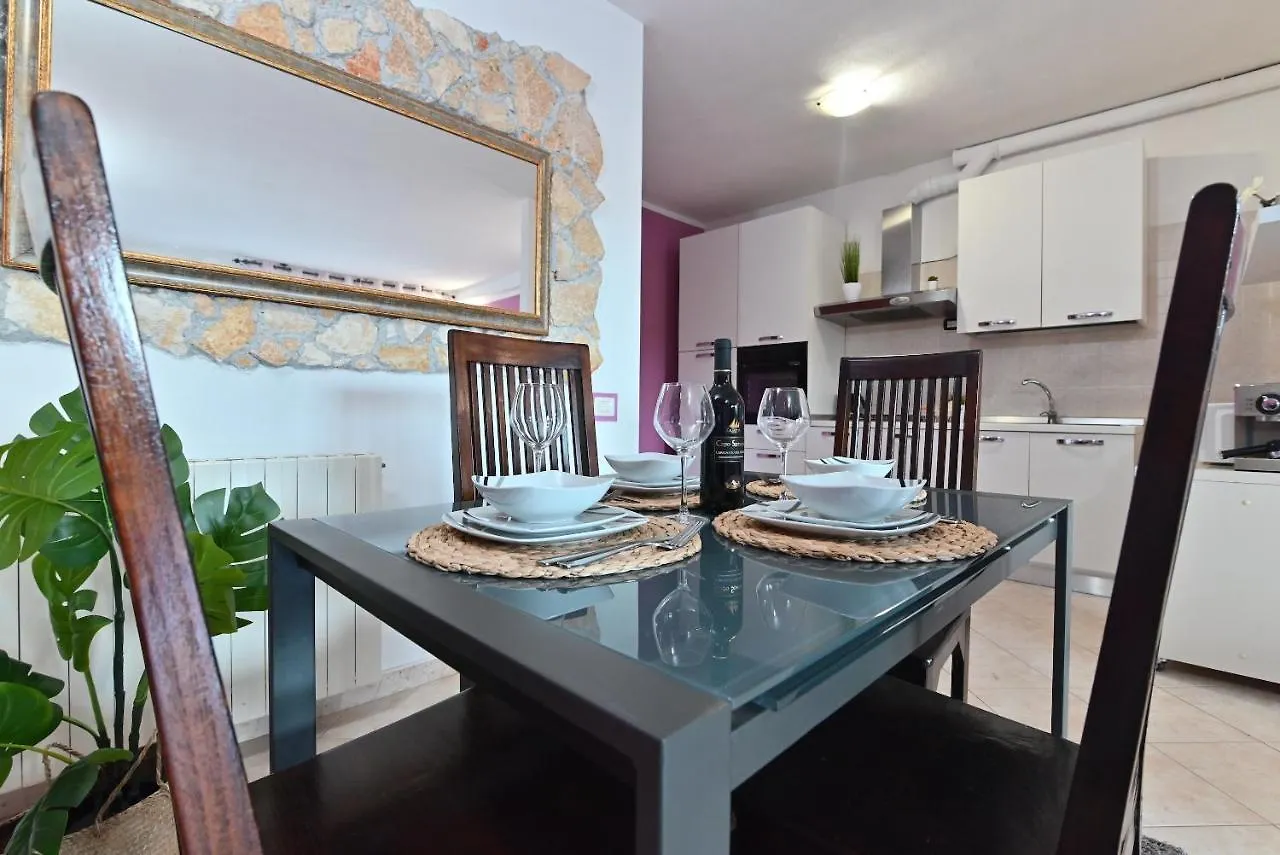 Izzhome Njoy Pula 0*,  Italy