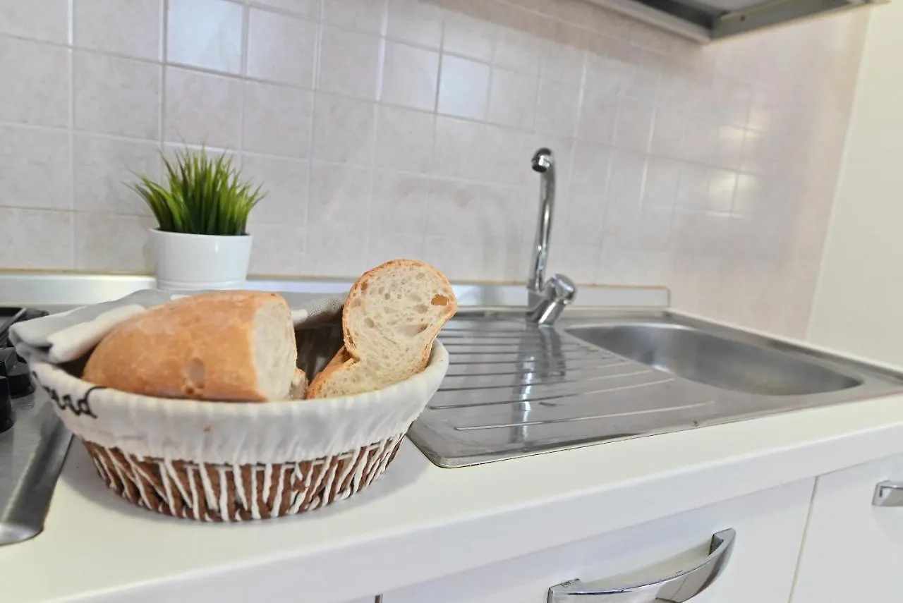 Izzhome Njoy Pula Apartment