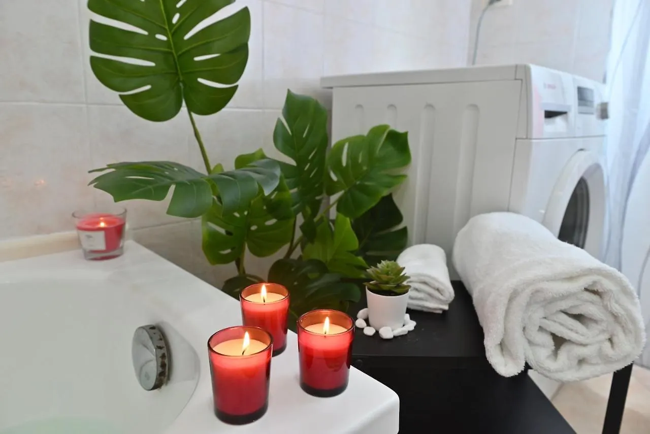 Apartment Izzhome Njoy Pula Italy